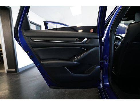 Used 2018 Honda Accord Sport image 14