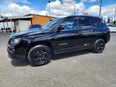 Used 2015 Jeep Compass Latitude FWD image 11