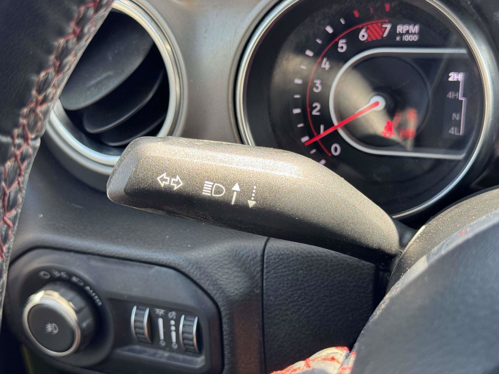 Used 2019 Jeep Wrangler Unlimited Rubicon w/ Cold Weather Group AWD/4WD image 13