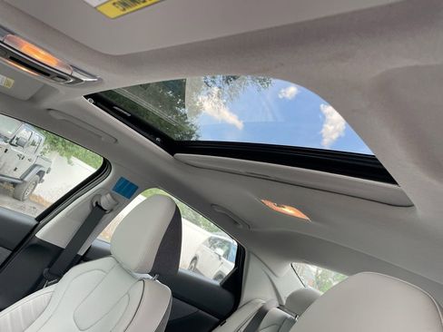 New 2025 Hyundai Elantra Limited image 47