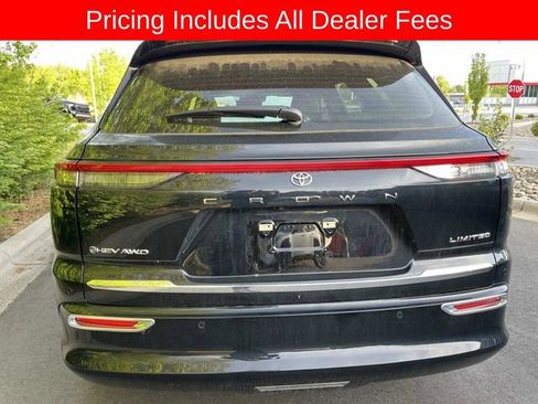Used 2025 Toyota Crown Signia w/ Advanced Technology Package AWD/4WD image 3