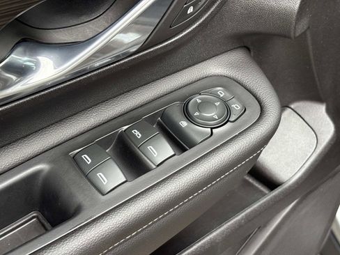 Used 2023 GMC Terrain SLE image 13