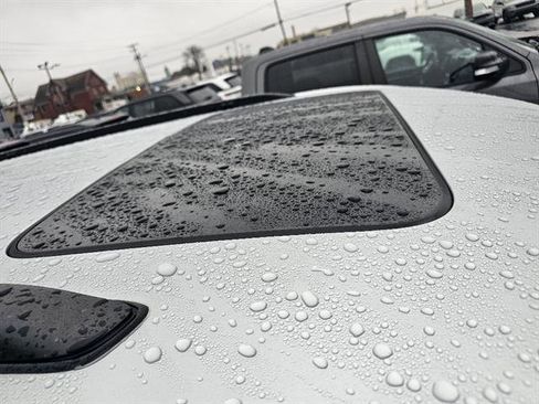 Used 2024 Jeep Grand Cherokee L Altitude image 8