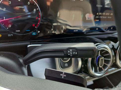 New 2026 Mercedes-Benz GLB 250 image 22