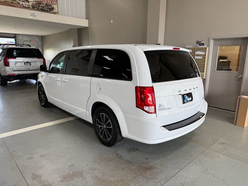 Used 2018 Dodge Grand Caravan SE FWD image 5