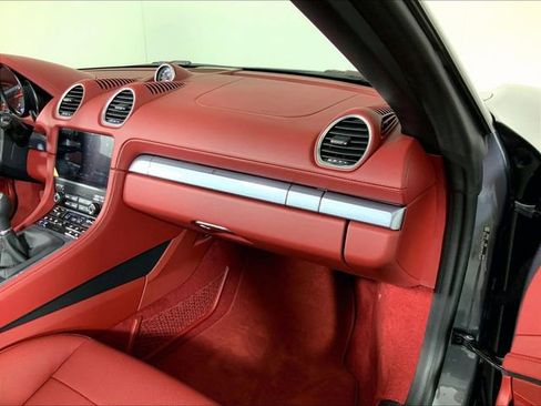 Used 2025 Porsche 718 Boxster image 16