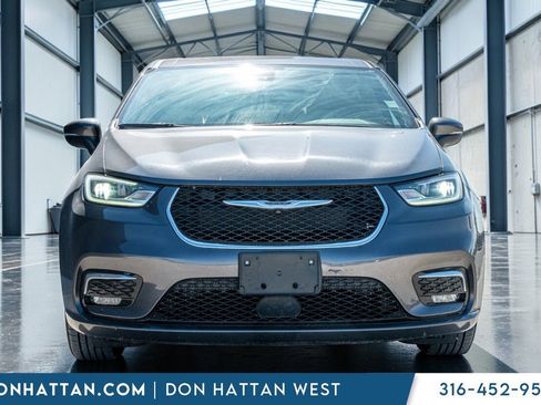 Used 2023 Chrysler Pacifica Touring-L FWD image 36