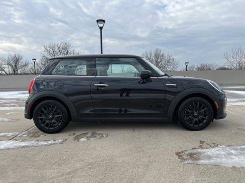 Used 2023 MINI Cooper 2-Door Hardtop image 9