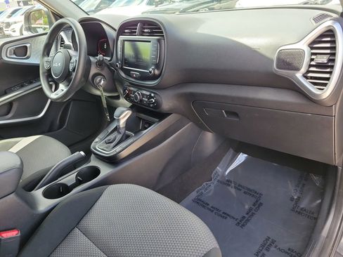 Used 2024 Kia Soul LX w/ Option Group 015 FWD image 9