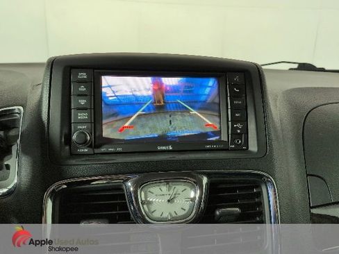 Used 2012 Chrysler Town & Country Limited w/ Luxury Group FWD image 22
