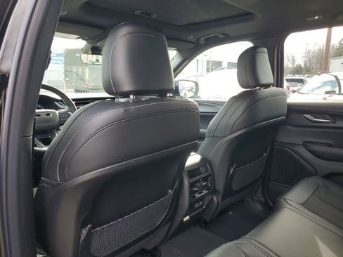 New 2025 Jeep Grand Cherokee Altitude image 11