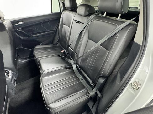 Used 2024 Volkswagen Tiguan SE AWD/4WD image 12