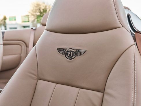 Used 2009 Bentley Azure image 40