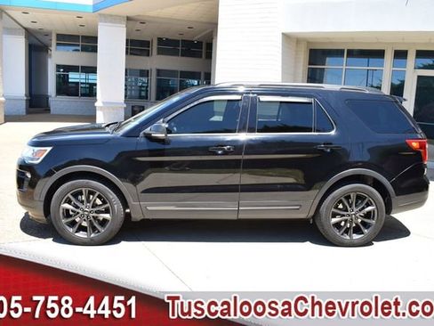 Used 2018 Ford Explorer XLT w/ Equipment Group 202A FWD image 6