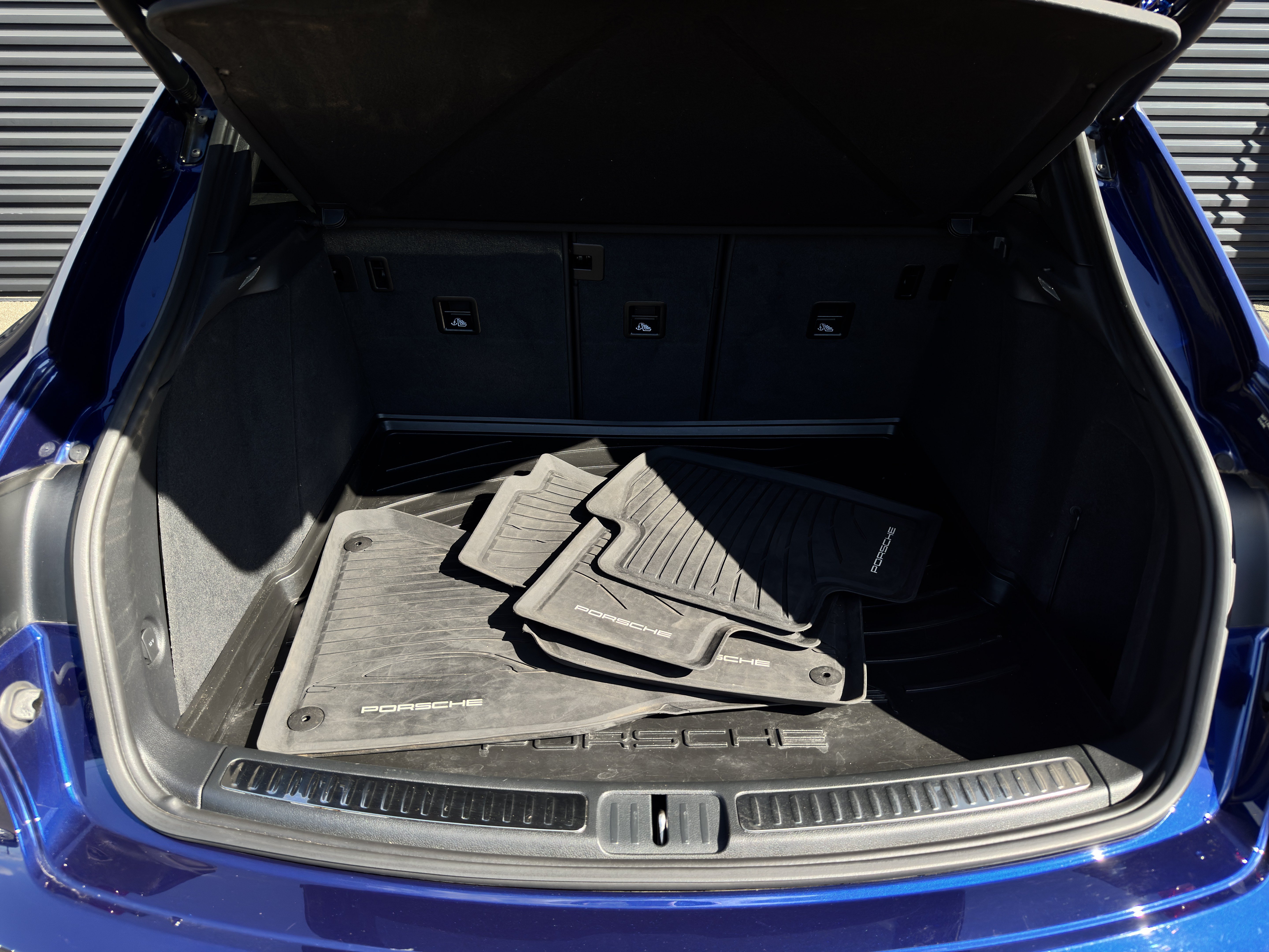 Certified 2023 Porsche Macan AWD/4WD image 29