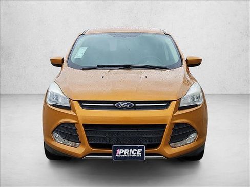 Used 2016 Ford Escape SE image 2