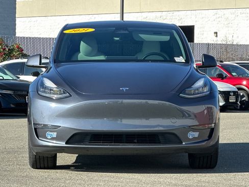 Used 2021 Tesla Model Y Long Range image 9