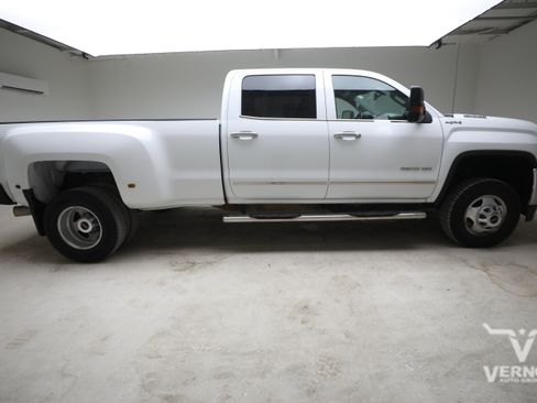 Used 2018 GMC Sierra 3500 4x4 Crew Cab w/ Sierra Convenience Package image 4