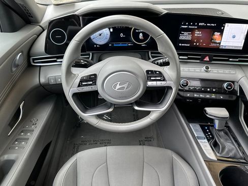 Used 2024 Hyundai Elantra SEL w/ Convenience Package FWD image 14