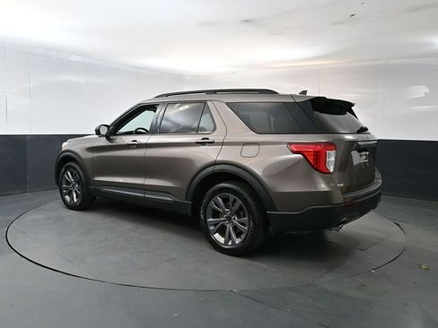 Used 2021 Ford Explorer XLT w/ Equipment Group 202A AWD/4WD image 3