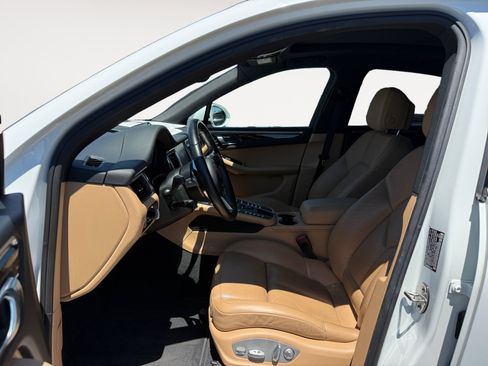 Used 2018 Porsche Macan AWD/4WD image 10