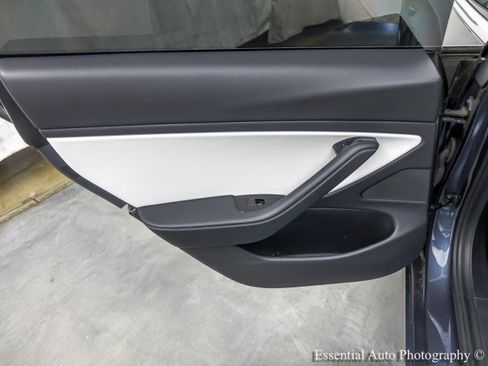 Used 2020 Tesla Model 3 Standard Range image 37
