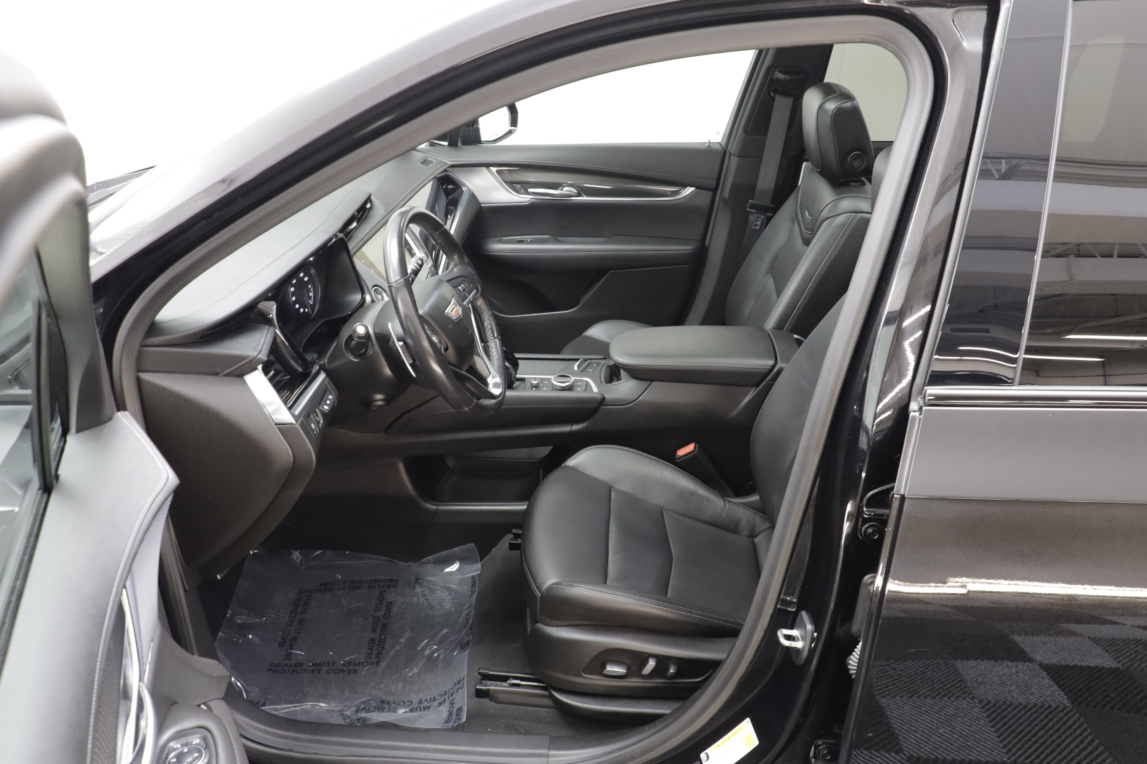 Used 2023 Cadillac XT6 Sport w/ Technology Package AWD/4WD image 6