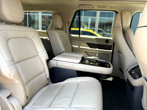 Used 2021 Lincoln Navigator Reserve image 16