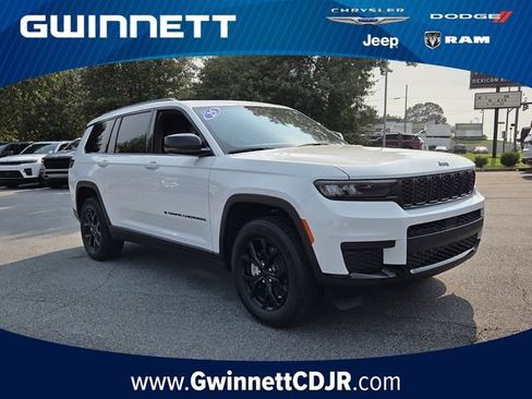Used 2025 Jeep Grand Cherokee L Altitude RWD image 1