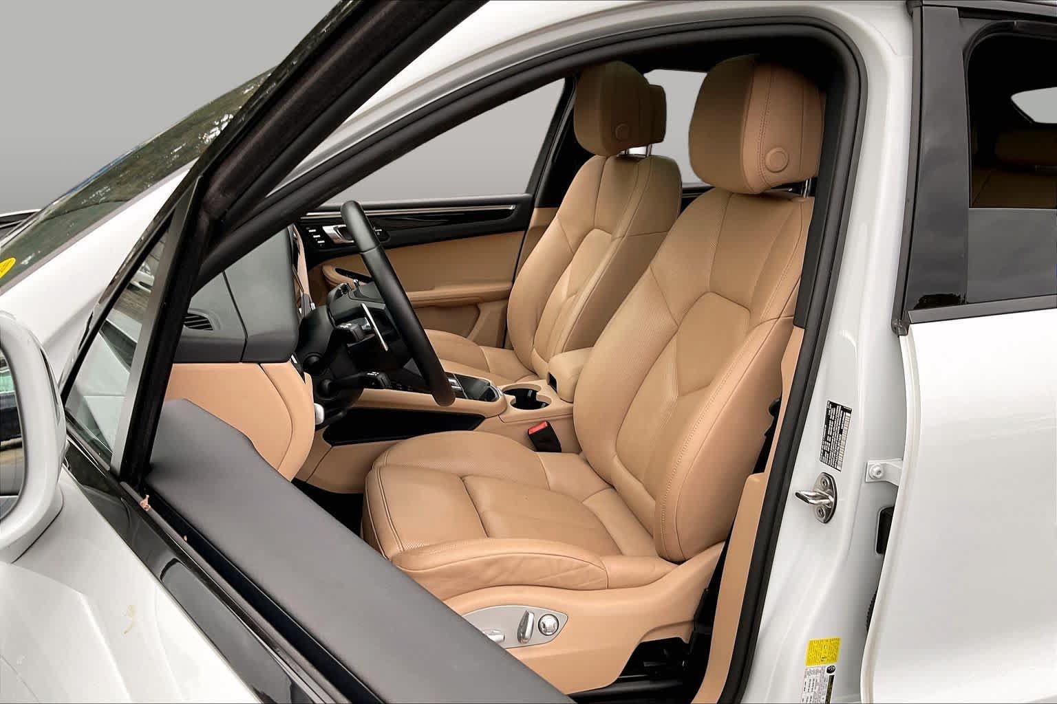 Used 2024 Porsche Macan AWD/4WD image 7