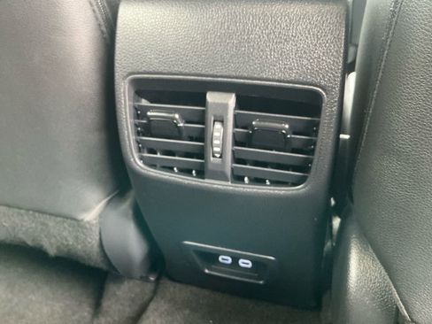 Used 2024 Toyota Corolla Cross XLE image 24