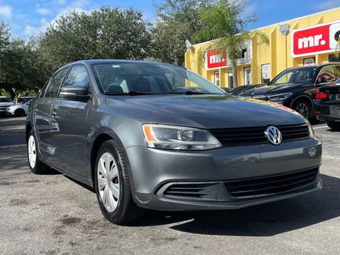 Used 2011 Volkswagen Jetta SE image 4
