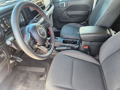 Used 2024 Jeep Gladiator Rubicon w/ Convenience Group AWD/4WD image 13