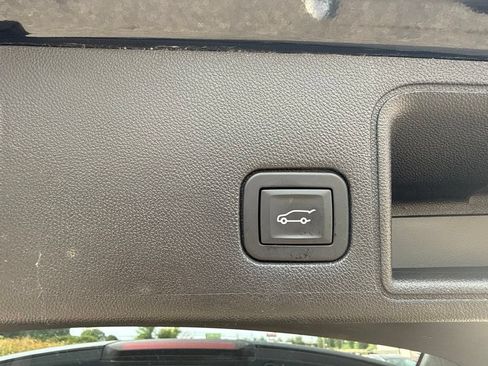 Used 2019 GMC Terrain SLT w/ Preferred Package AWD/4WD image 10