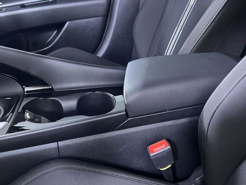 Used 2025 Hyundai Elantra SEL image 23