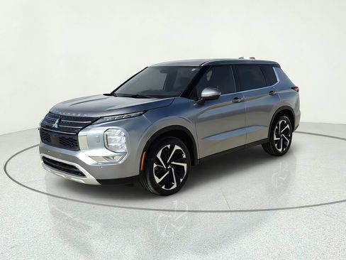 Used 2022 Mitsubishi Outlander SE AWD/4WD image 2