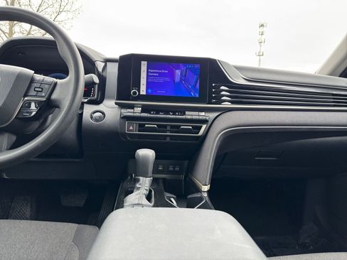 Used 2025 Toyota Camry LE image 18