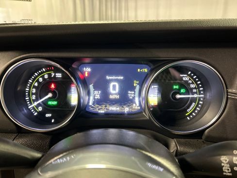 Used 2022 Jeep Wrangler Unlimited Sahara w/ Cold Weather Group AWD/4WD image 16
