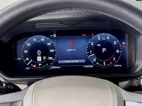 Used 2024 Land Rover Discovery Metropolitan Edition image 13