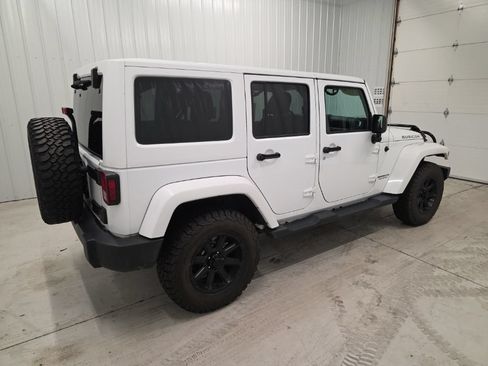 Used 2016 Jeep Wrangler Unlimited Rubicon w/ Connectivity Group AWD/4WD image 6