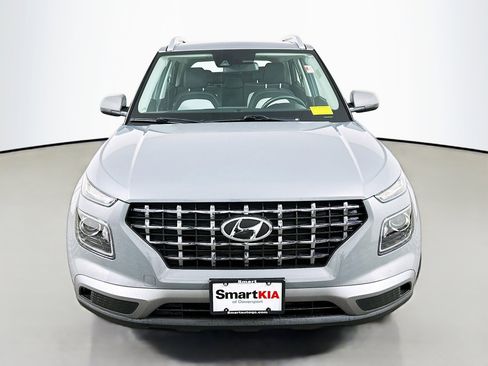 Used 2022 Hyundai Venue SEL image 2