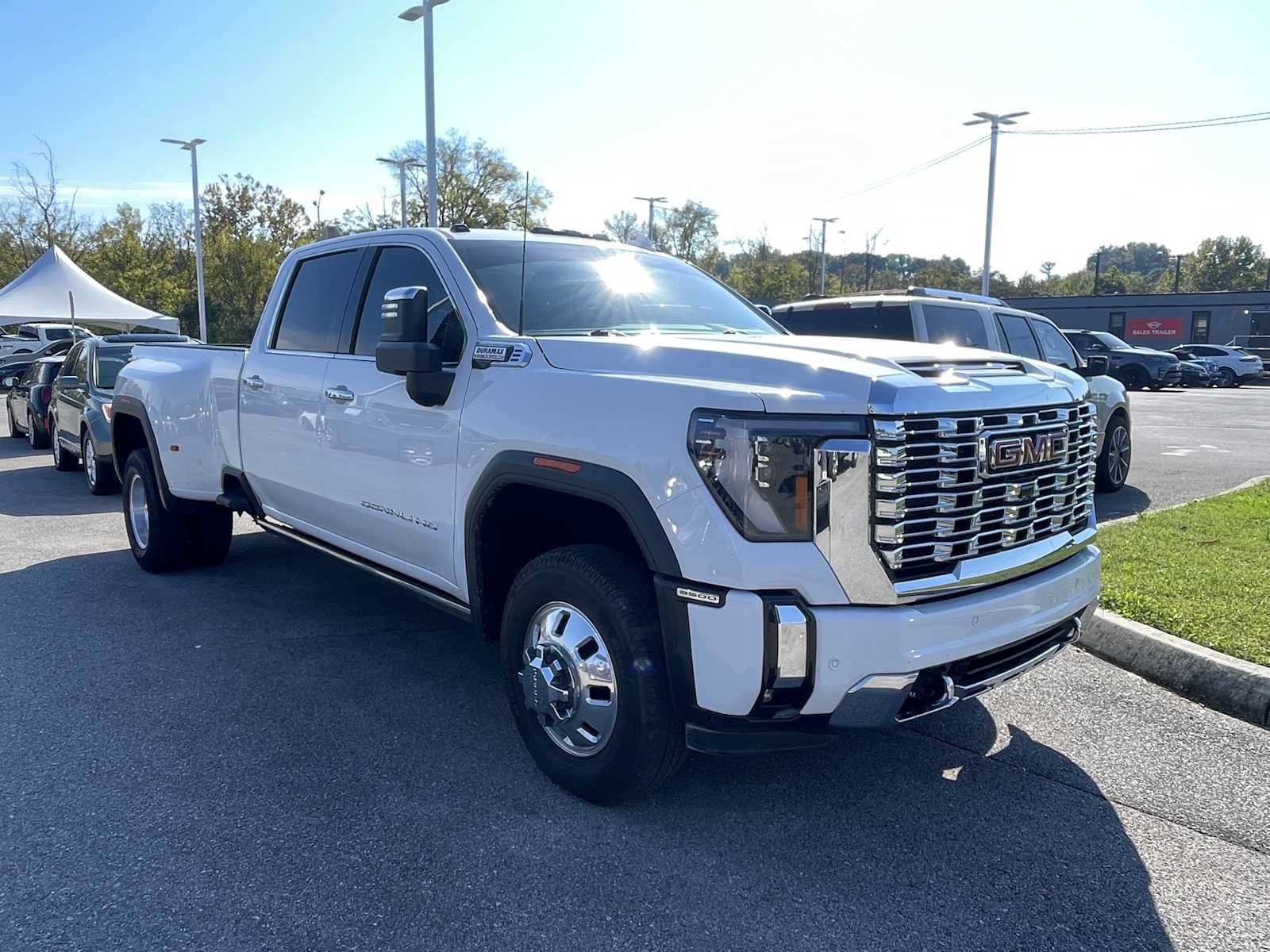 Used 2024 GMC Sierra 3500 Denali w/ Denali Reserve Package AWD/4WD image 1