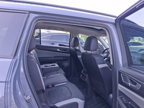 Used 2025 Volkswagen Atlas Peak Edition SE AWD/4WD image 36