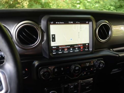 Used 2019 Jeep Wrangler Unlimited Sahara AWD/4WD image 9