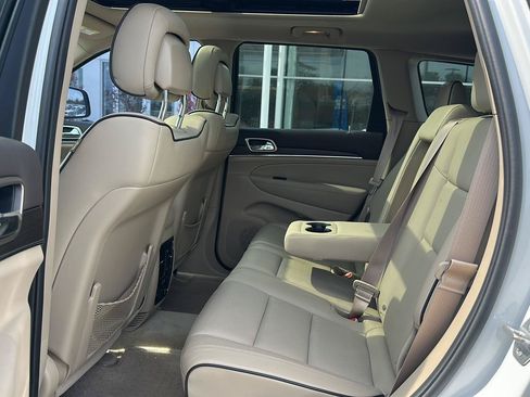 Used 2015 Jeep Grand Cherokee Overland AWD/4WD image 10