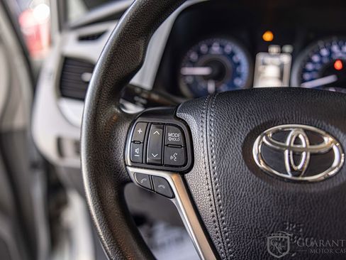 Used 2020 Toyota Sienna LE w/ LE Preferred Package FWD image 22