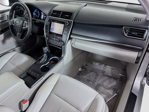 Used 2017 Toyota Camry XLE FWD image 30