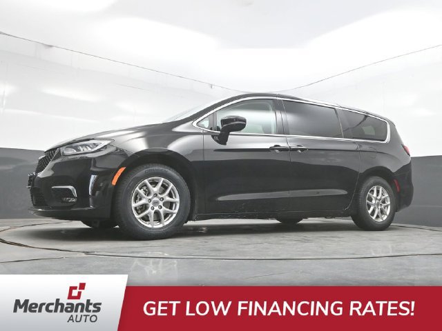 Used 2024 Chrysler Pacifica Touring-L FWD image 32