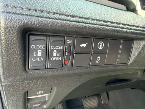 Used 2023 Honda Odyssey Sport image 9