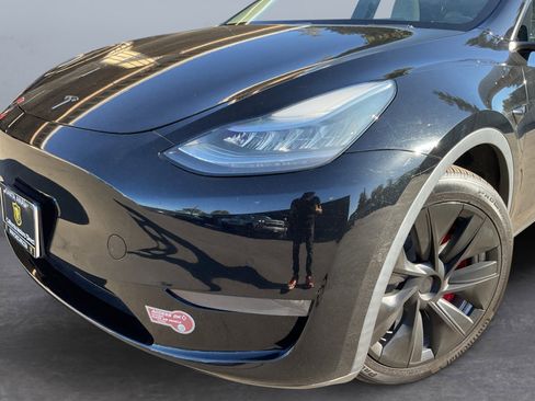 Used 2020 Tesla Model Y Long Range image 9